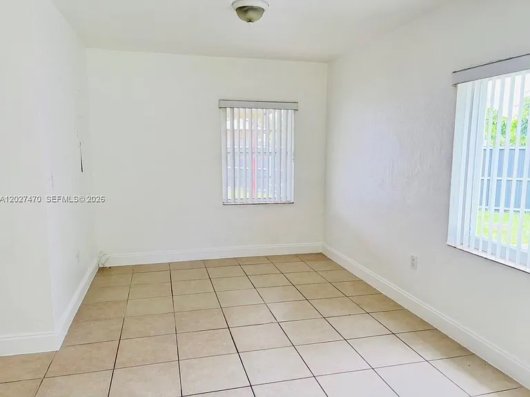 14400 Polk St — Photo 3
