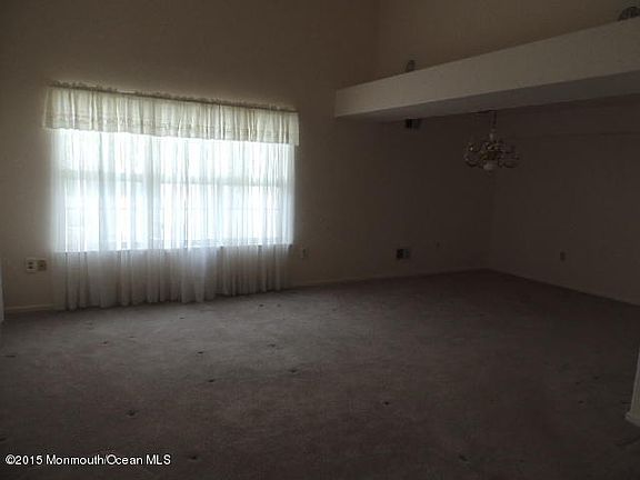 2nd image of 894B Stratford Ct