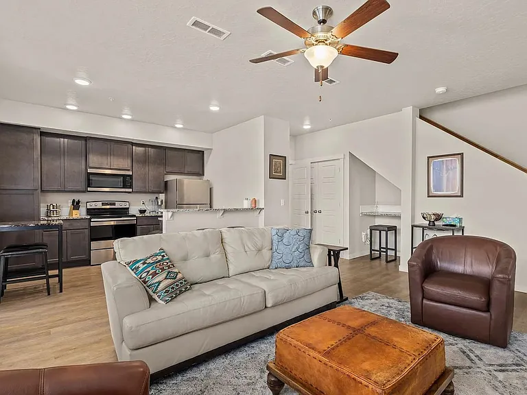 7353 N Lucy Rose Ln — Photo 2