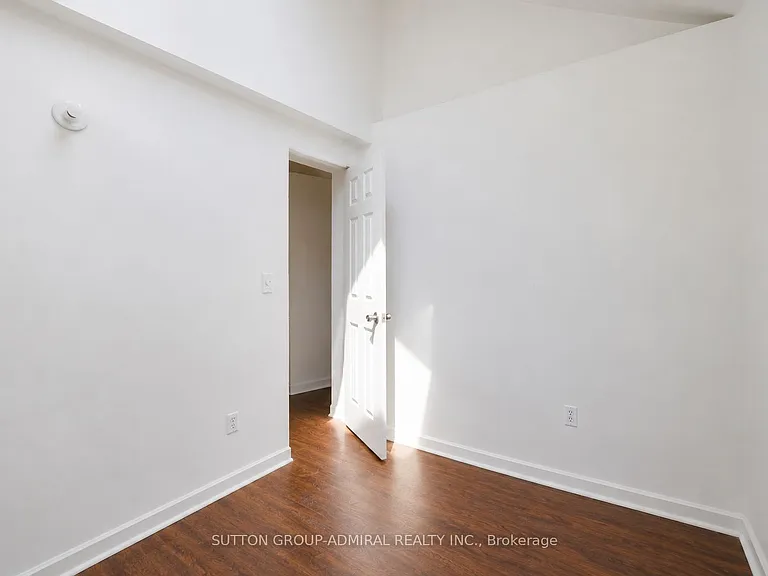193 1/2 Baldwin St — Photo 17