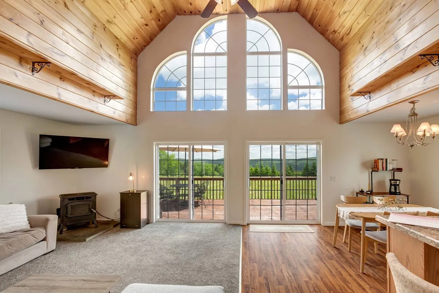 4 bed, 3.0 bath, $4,334 — Photo 2