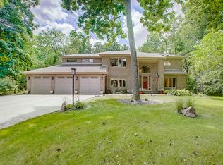 2704 Whiting Ct, McHenry, IL 60050