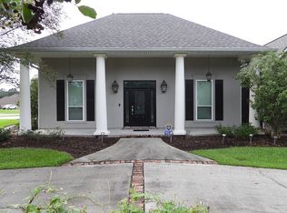 12527 N Lakeshore Dr, Walker, LA 70785