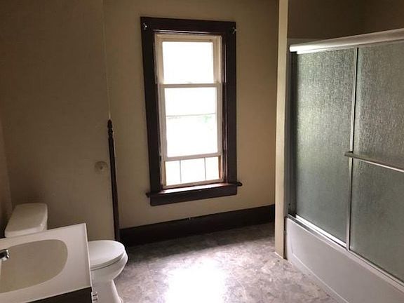4th image of 466 Windsor St