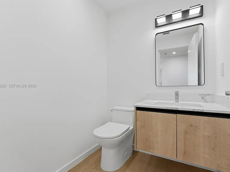 824 SE 12th Ct #850 — Photo 13