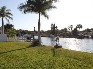 9198 Sun Isle Dr NE, Saint Petersburg, FL 33702