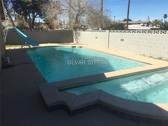 2nd image of 3924 Vista Largo Dr