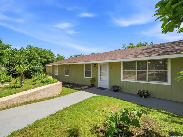 137 MICHON DR S, Kerrville, TX 78028