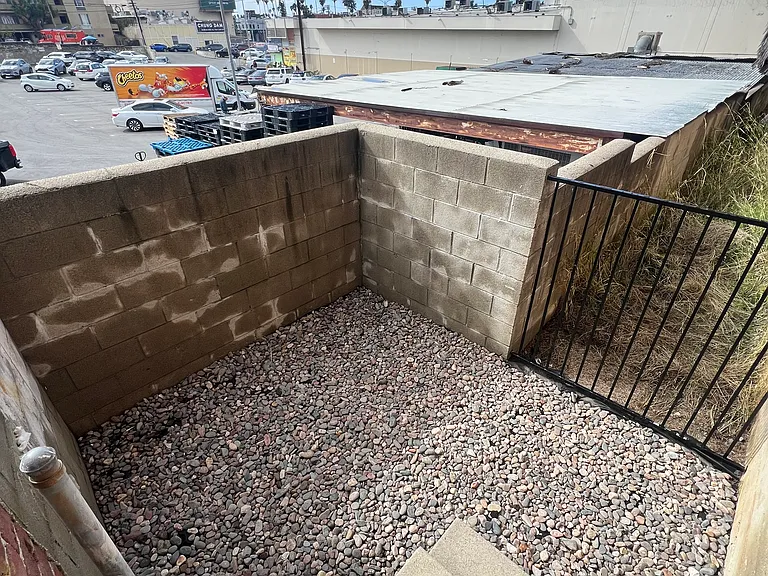129 N Oxford Ave — Photo 12