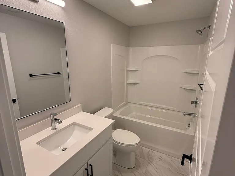 908 Lincoln Way — Photo 9