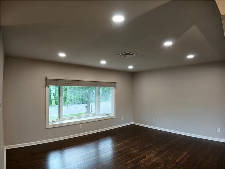 2834 Center St — Photo 12