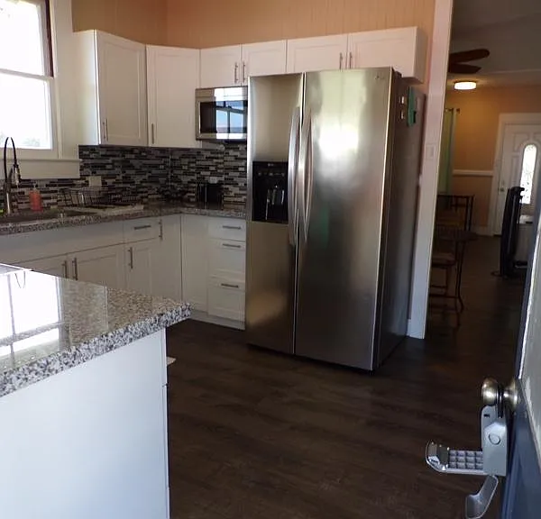 Beautiful kitchen area.