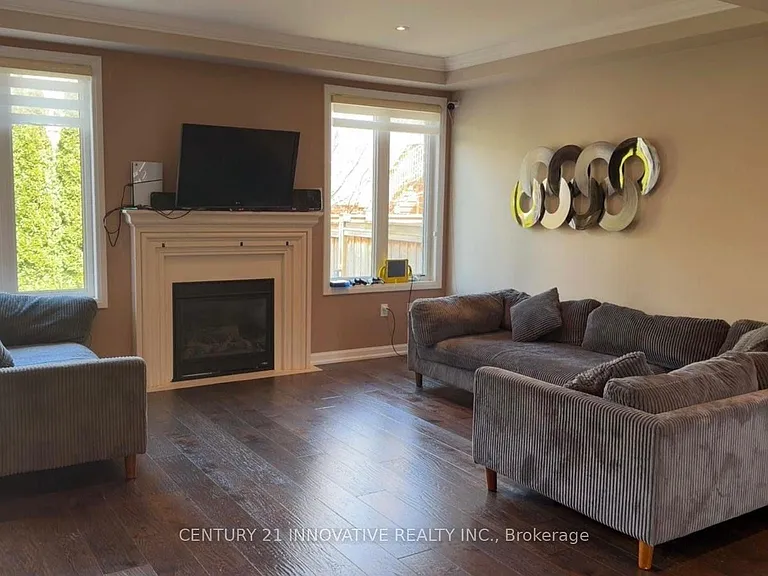 188 Barkley Cres — Photo 6