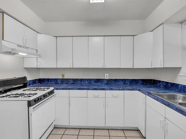 809 Brooks St — Photo 12