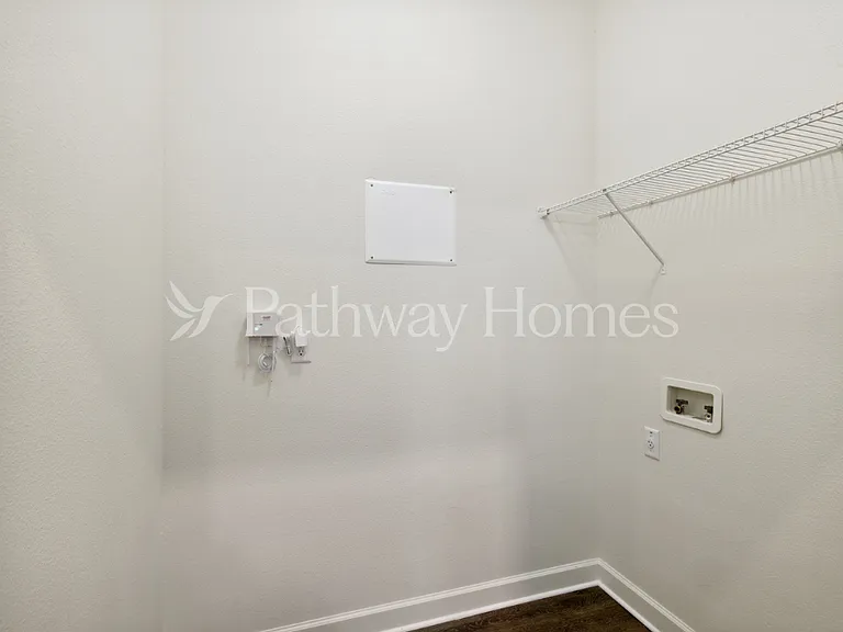 1951 Michigan Dr — Photo 10