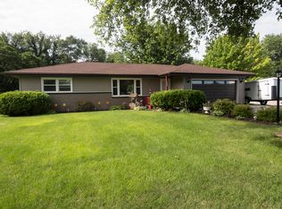 2703 Sierra Dr, Rockford, IL 61109