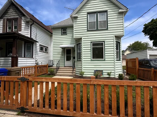 712 45th St, Kenosha, WI 53140