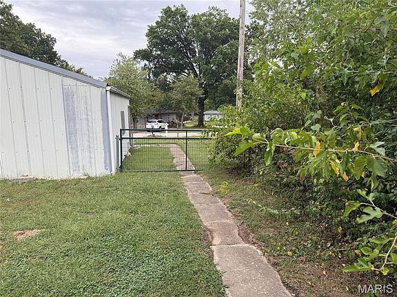 3rd image of 279 Oak Borough Dr