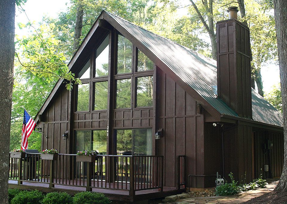 1st image of 240 Shawna Ln
