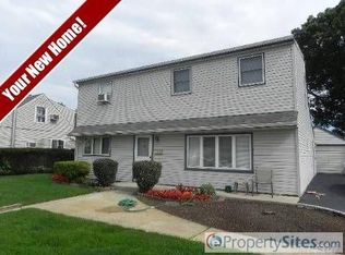 81 Barbara Ln, Levittown, NY 11756