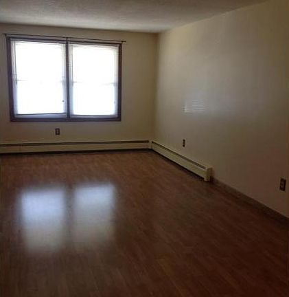 2nd image of E3 Saint Marc Cir #3E