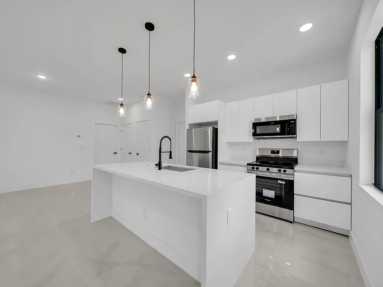 2509 50th St W — Photo 6