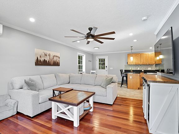 5th image of 13 Juanita Avenue #A