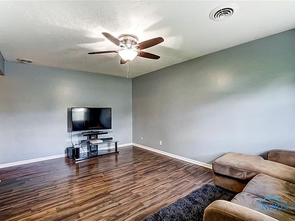 3rd image of 2116 Candlewick Dr