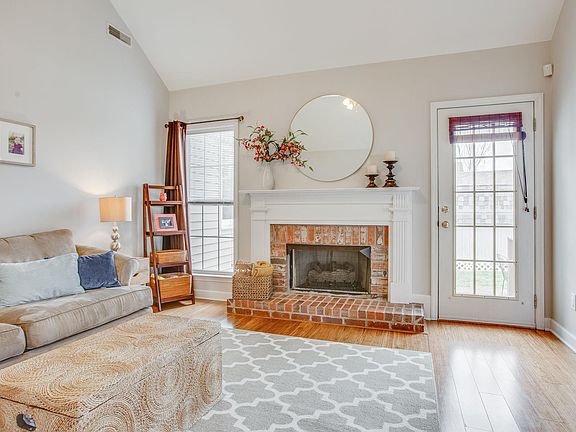 4th image of 2878 Sutherland Dr
