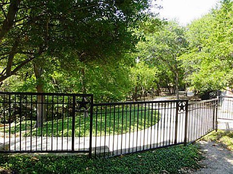 Jogging and bike trails