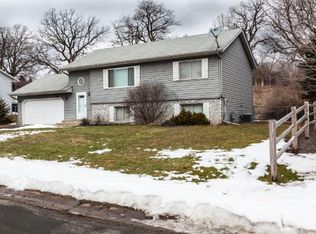 2301 Valley View Ave E, Maplewood, MN 55119