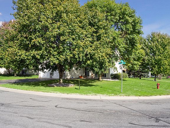 3rd image of 100 13th Ave N