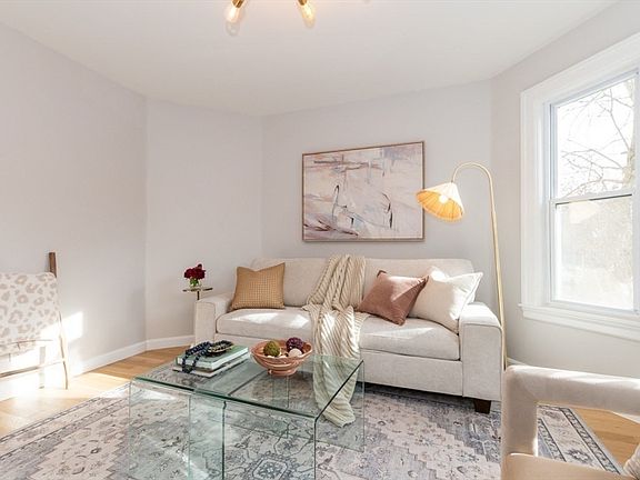 4th image of 131 Erie St #1A