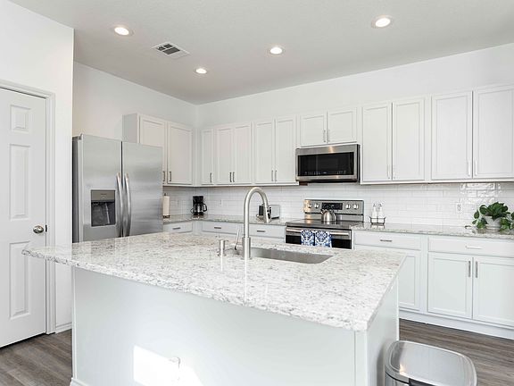3rd image of 2672 Blackstone Dr