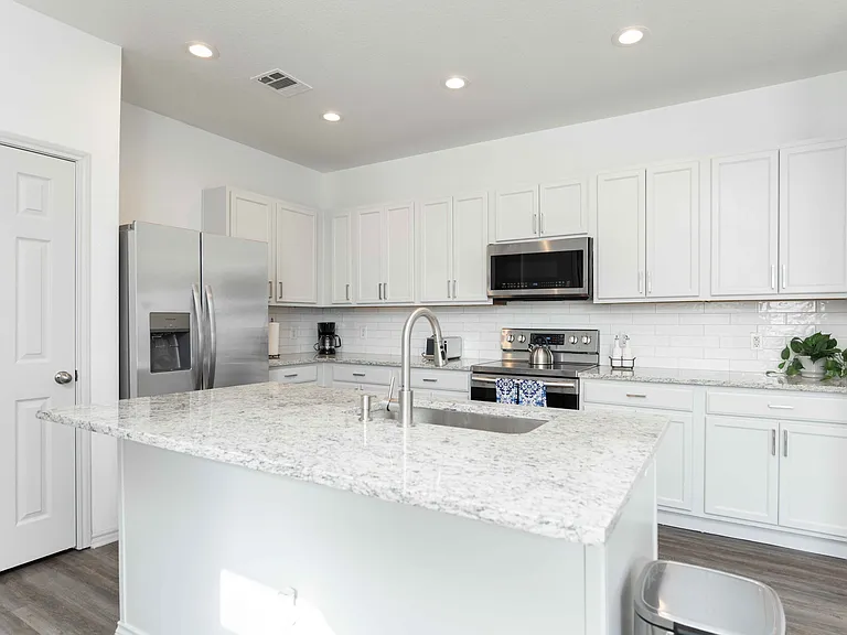 2672 Blackstone Dr — Photo 3