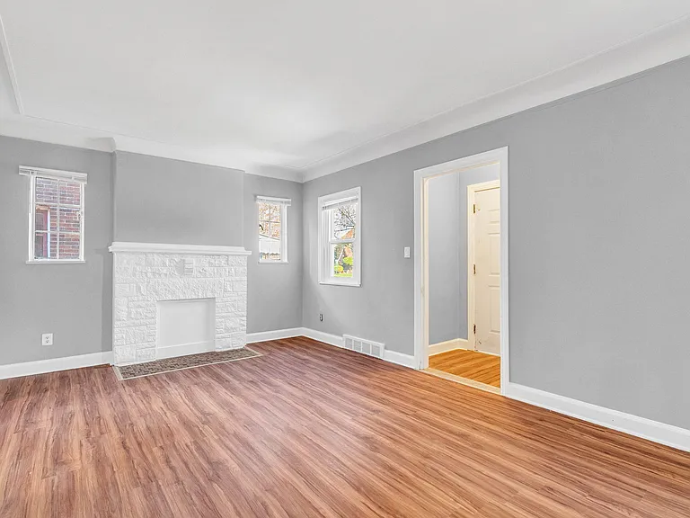 9503 Lakepointe St — Photo 7