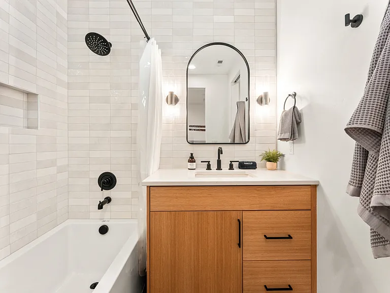N Lancaster Pl — Photo 32