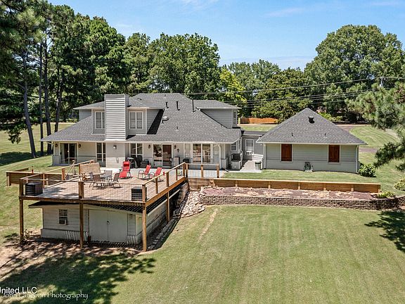 3rd image of 920 S Lake Dr #T