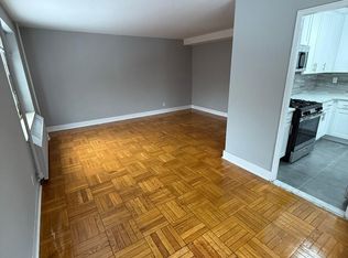 73-16 197th St #1, Fresh Meadows, NY 11366