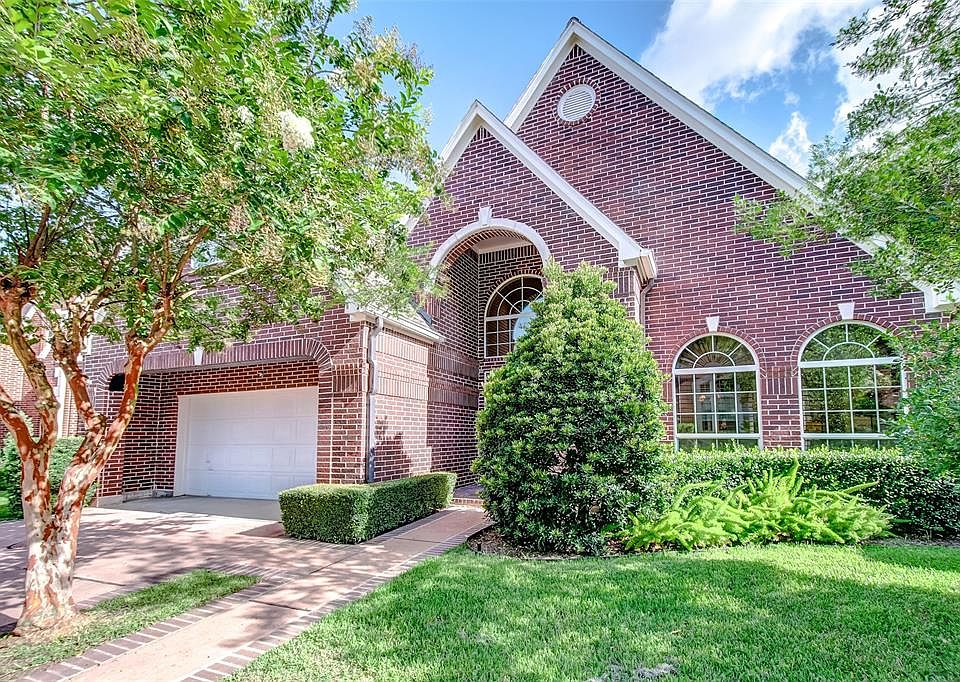 1st image of 64 Ambleside Crescent Dr