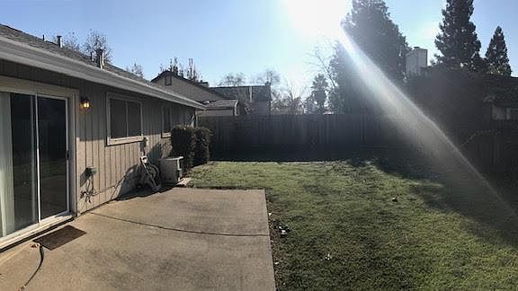 4th image of 9550 Beaver Tail Ct