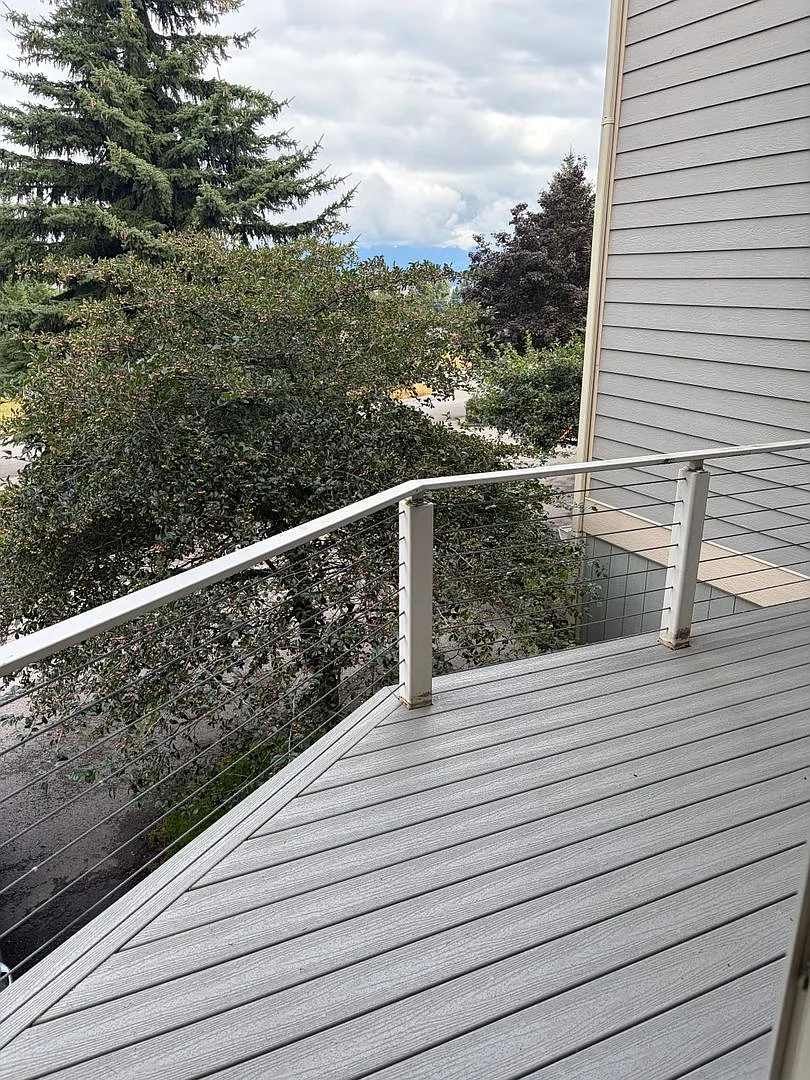 3 bedroom home with deck views of the lake and mountains in Lakeside! — Photo 3