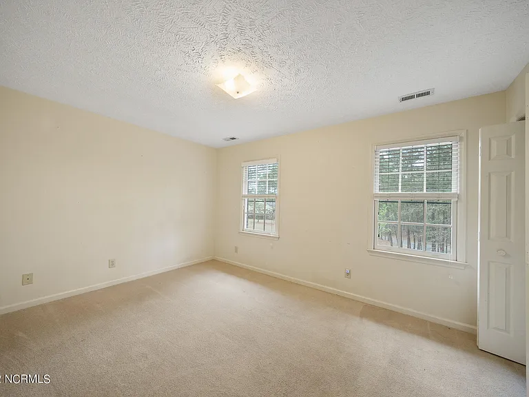 300 Clearfield Ln — Photo 31