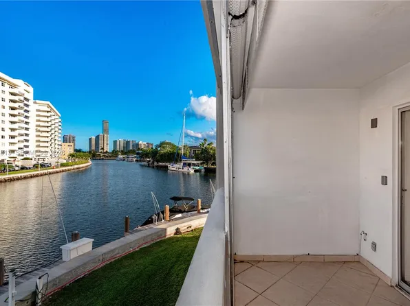 440 Paradise Isle Blvd APT 209, Hallandale, FL 33009