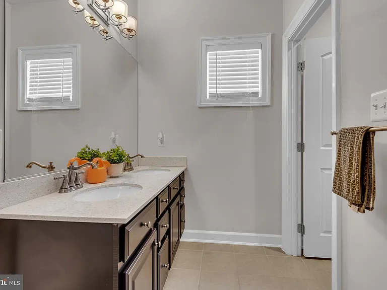 14611 Highbury Ln — Photo 30