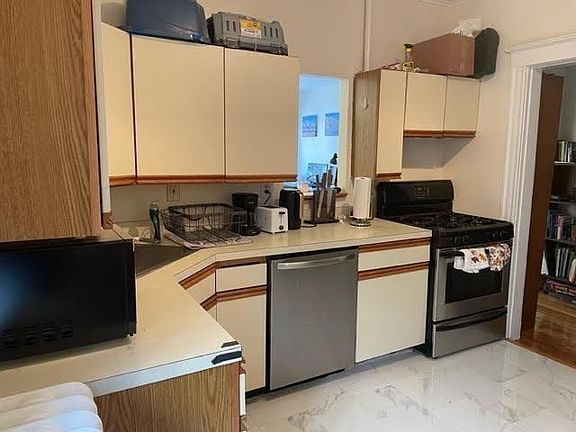 3rd image of 1758 Commonwealth Ave APT 4