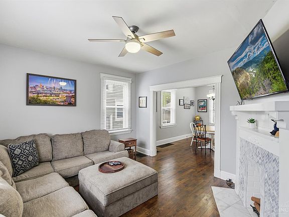 3rd image of 2347 Glenside Ave