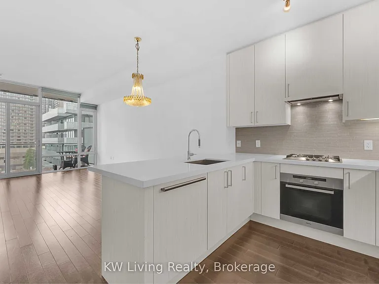 29 Queens Quay E #828 — Photo 10