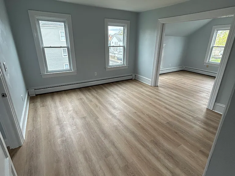 644-648 King Philip St #2 — Photo 7