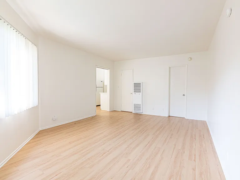 667-669 Levering — Photo 10